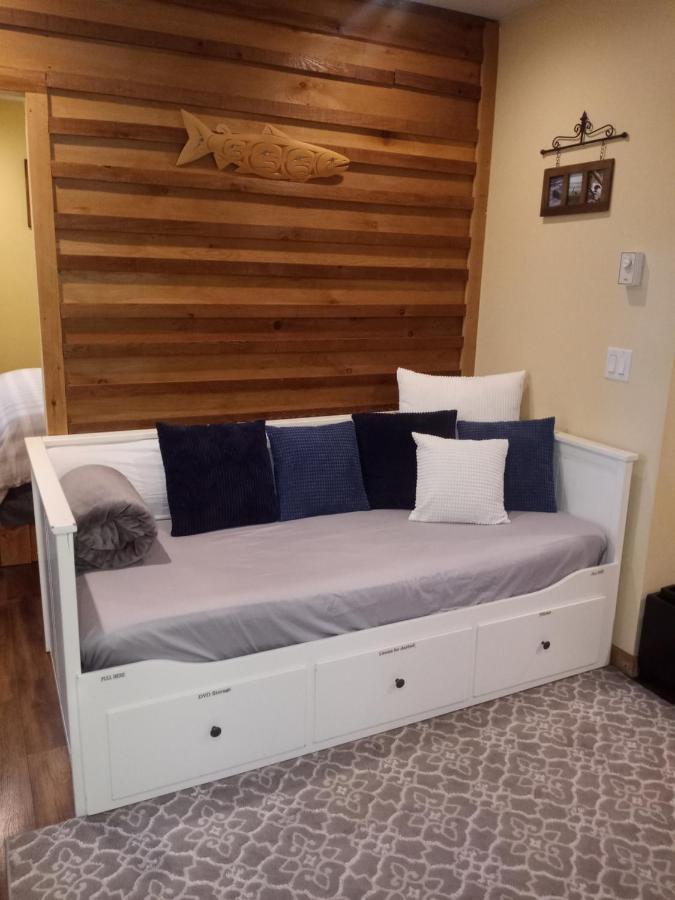 Forest Sweet Retreat Hot Tub & Wood Fired Sauna Ucluelet Exterior foto