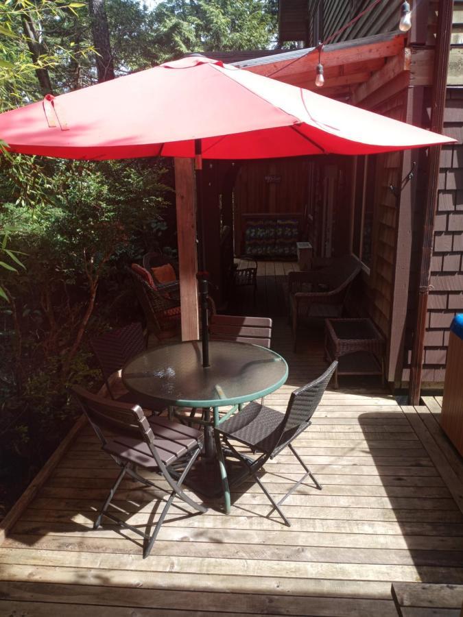 Forest Sweet Retreat Hot Tub & Wood Fired Sauna Ucluelet Exterior foto